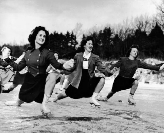 难得一见老照片：猛！二战时美国女生冬季军训(组图)