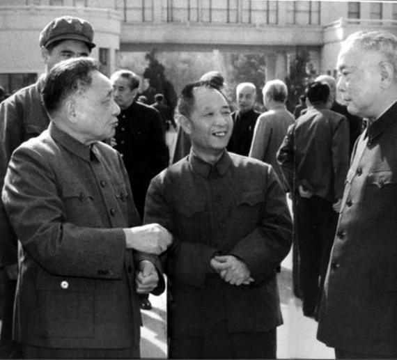 老照片：胡耀邦罕见旧照曝光 1941年结婚照(组图)