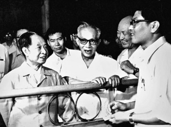 老照片：胡耀邦罕见旧照曝光 1941年结婚照(组图)