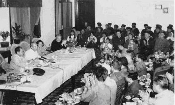 老照片：胡耀邦罕见旧照曝光 1941年结婚照(组图)