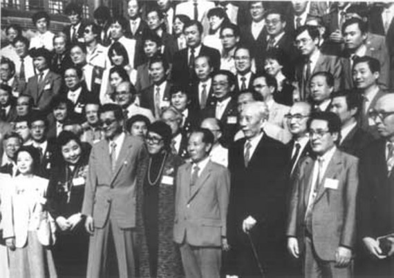 老照片：胡耀邦罕见旧照曝光 1941年结婚照(组图)
