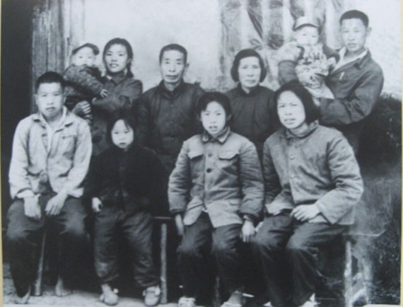 老照片：胡耀邦罕见旧照曝光 1941年结婚照(组图)