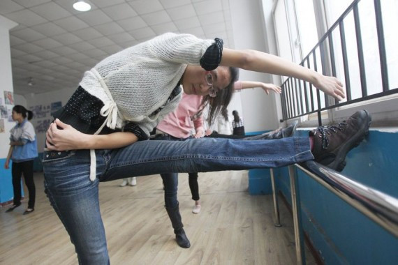 嫩模流行的年代:一个年仅13岁的青岛女孩的T台梦(组图)