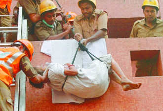 大火致89人死亡 印度总理辛格表示震惊