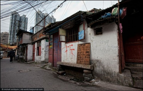 浮华都市深处的异景：上海即将消失的贫民窟(高清组图)