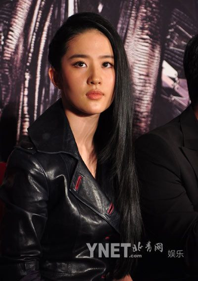 高清实拍:刘亦菲出席活动不慎走光 巩新亮透视装亮相