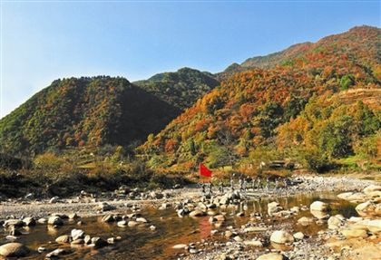 解放军的核导弹阵地藏身在原始山林 大山内部被挖空(组图)