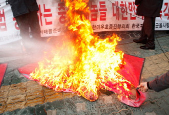 连续三天 韩国人在中国使馆门前抗议