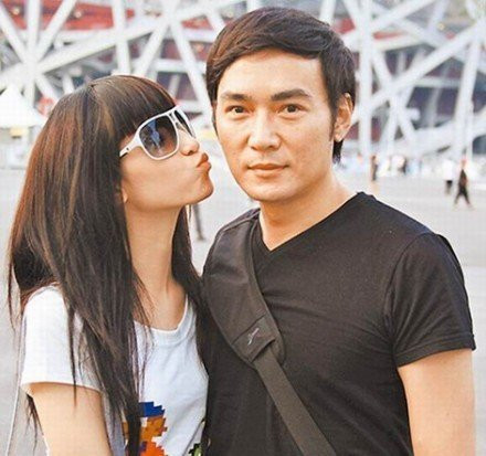 台湾艺人焦恩俊晒爱女近照 一对女儿亭亭玉立星范儿足(组图)