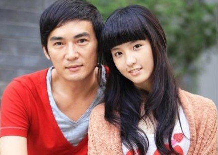 台湾艺人焦恩俊晒爱女近照 一对女儿亭亭玉立星范儿足(组图)