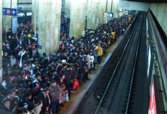 上海地铁10号线失火 北京地铁出故障