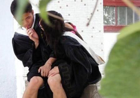 他们的寂寞成灾 记录那些疯狂的大学男女(高清组图)