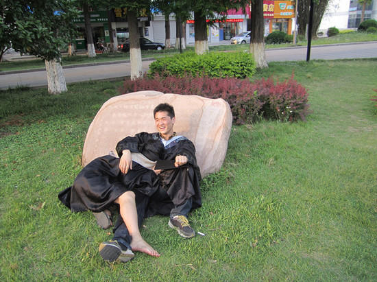 他们的寂寞成灾 记录那些疯狂的大学男女(高清组图)