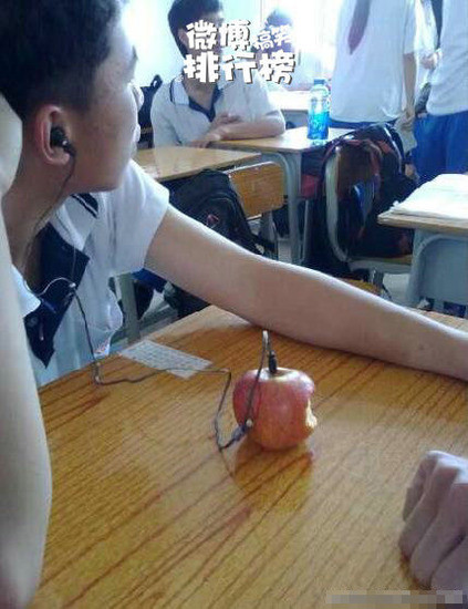 他们的寂寞成灾 记录那些疯狂的大学男女(高清组图)