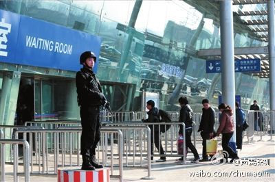 网友实拍：南京警方全城搜捕银行劫匪景象(多图)