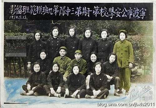 老照片：60年代北京天安门前中国最早的警花(组图)