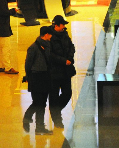 周润发在北京低调安家 被拍到与黄晓明热聊如同老大(图)