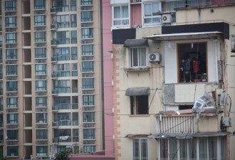 上海居民阳台整体坍塌 女住户坠楼亡