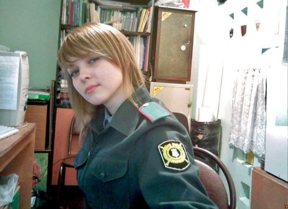 谁说女子不如男?街拍各国穿制服的美女(多图)