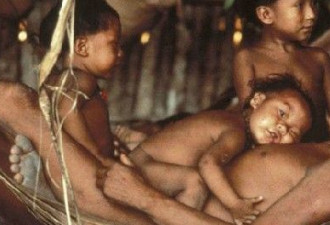 揭秘巴西雨林中的原始“裸体”部落