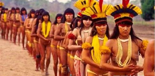 揭秘巴西雨林中的原始“裸体“部落(组图)