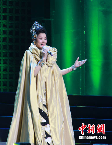 宋祖英华美高贵献唱新年刘欢助阵赞小宋真诚（图）（2）