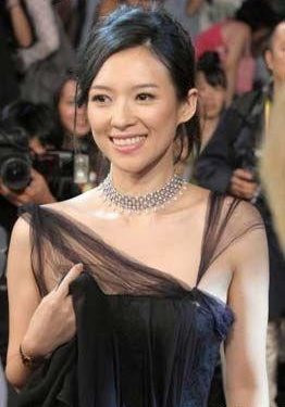 都火了!明星“掉链子”瞬间:摔跟头露胸贴礼服滑落(多图)