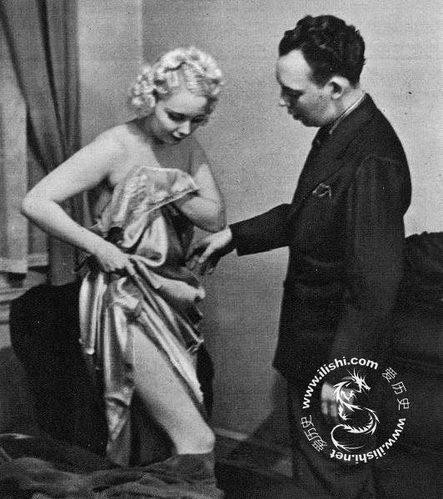 老照片：1937年美国教女人优雅脱衣的培训班(组图)