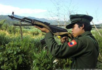 图：克钦军缴获缅甸政府军大量武器