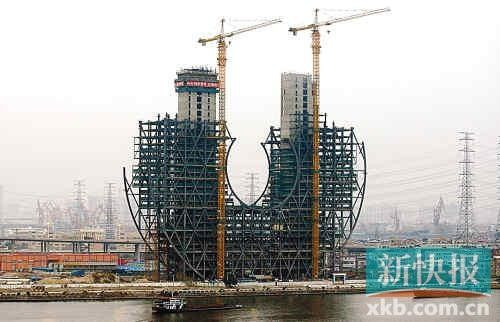 广州珠江边建形似铜钱大楼 被指暴发户心态(图)