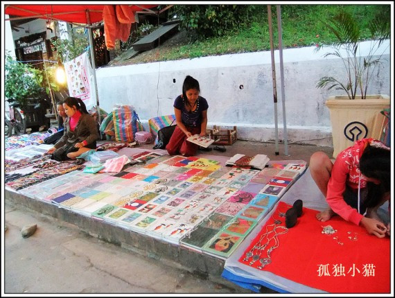 游历老挝日记：看看街边小吃摊人民币八块钱的自助餐(图)