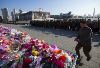 朝鲜人的春节 聚集到广场悼念金正日