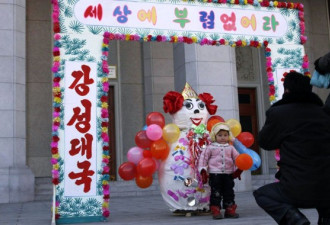 朝鲜人的春节 聚集到广场悼念金正日