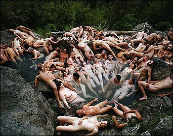 美国艺术家裸体艺术摄影 全球18万人参与(组图)