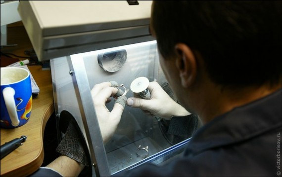 探秘手表制作场:昂贵华丽的金表是如何制作的?(组图)