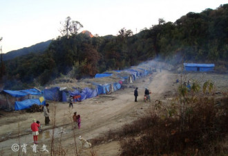 缅甸内战 大批难民滞留边境建难民营