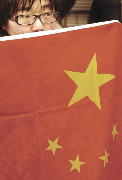 美国人吓傻了:五星旗大战雪山狮子旗 对吼口号(图组/视频)