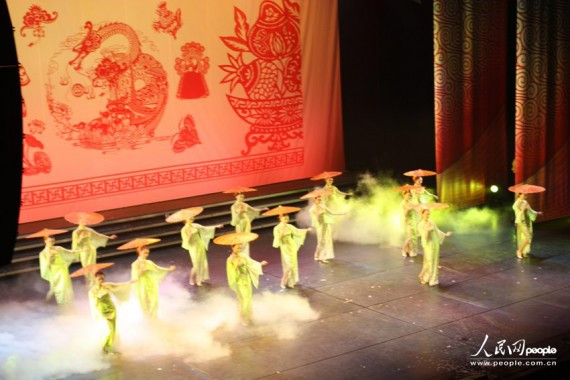 开篇《雅颂》典雅雍容，彰显中国文化的仪式感。 摄影：人民网记者李学江