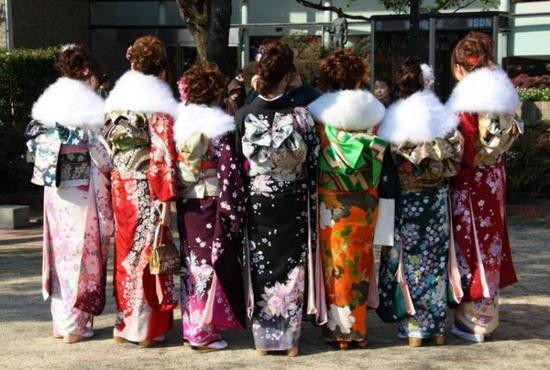 组图:揭秘日本女人和服里隐藏秘密 为掩盖缺陷