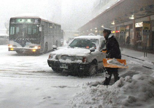 日本北部持续数周的暴雪已导致至少56人丧生。