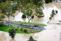 陆地淹成内海 澳洲洪灾2.8万人受困