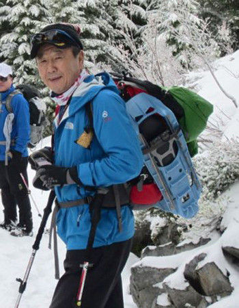 美国登山者遇暴风雪被困山中两日 烧钱取暖存活(图)