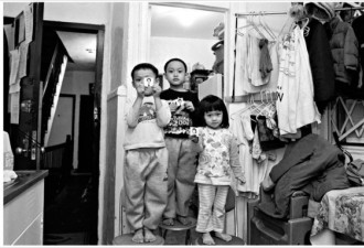 纽约华裔的蜗居生活 30平米住一家人