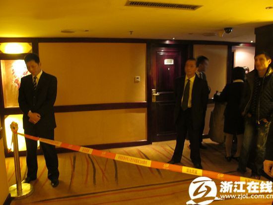 90后青年男女开房一死一伤 男子的颈部被割开20公分(图)