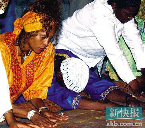 惠特尼-休斯顿:她的歌声荡气回肠 她的生活一塌糊涂(组图)