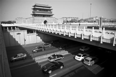 复建后的永定门。本报记者 李飞 摄