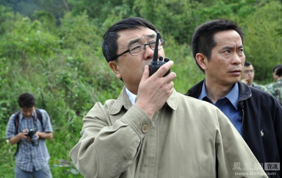 王立军旧照曝光：当年他持枪现场指挥 姿势英武(高清组图)