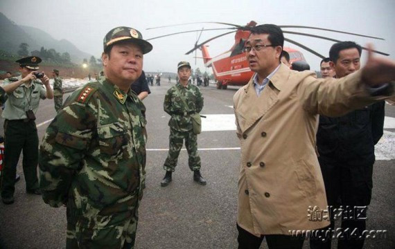王立军旧照曝光：当年他持枪现场指挥 姿势英武(高清组图)