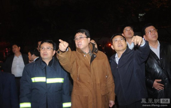王立军旧照曝光：当年他持枪现场指挥 姿势英武(高清组图)