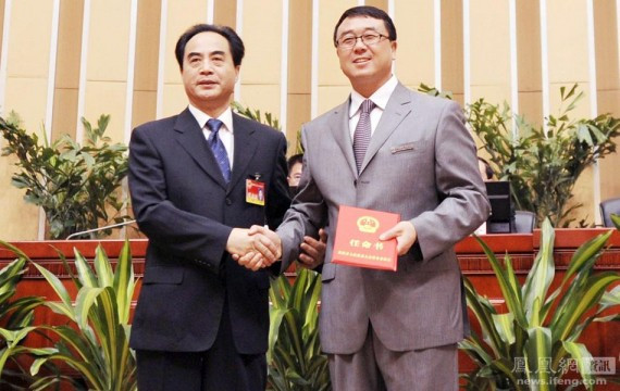 王立军旧照曝光：当年他持枪现场指挥 姿势英武(高清组图)